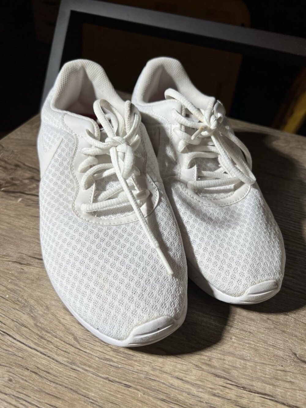 Nike Tanjun Women’s Size 8 White Mesh Running Walking Athletic Sneakers